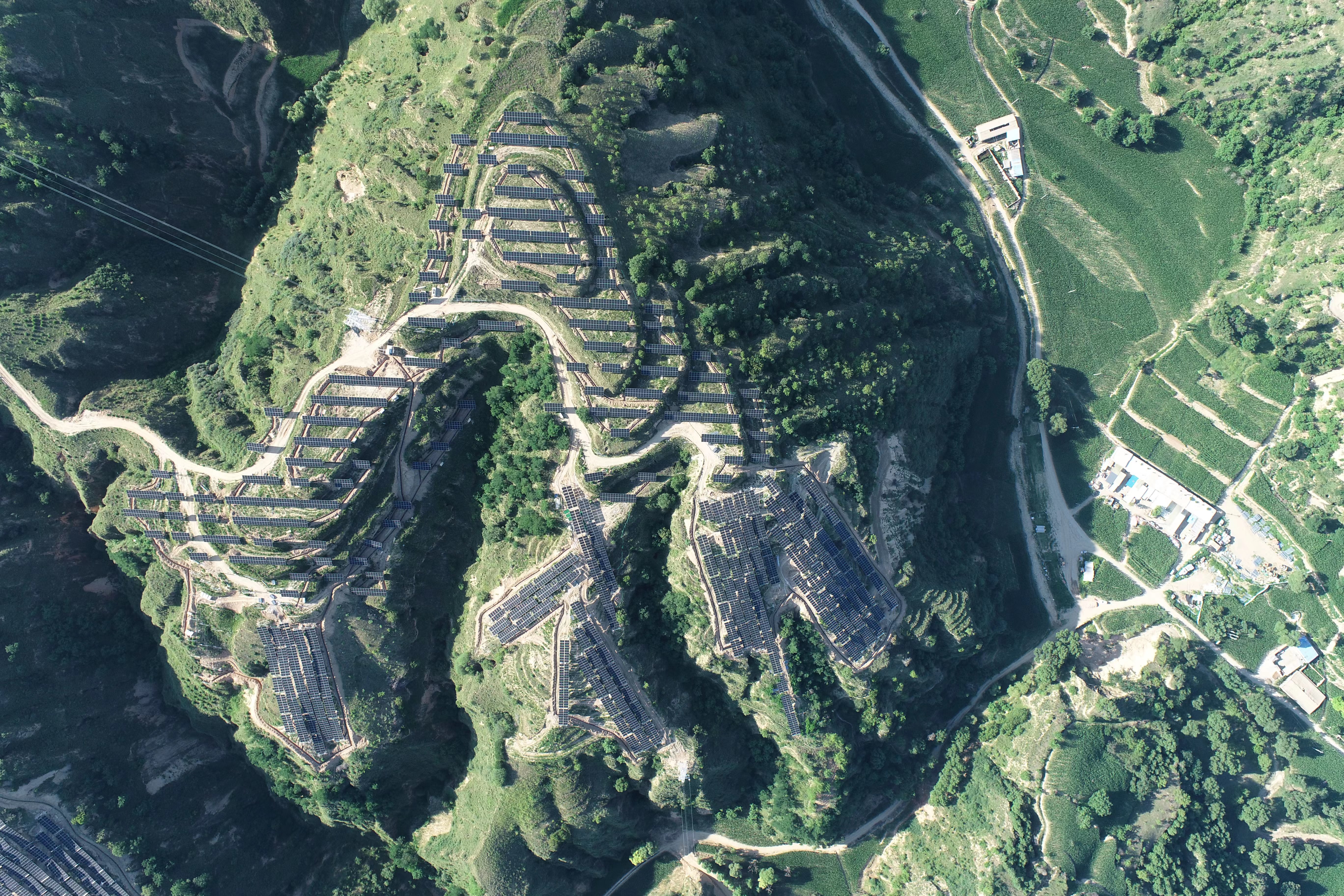 为黄土高原注入绿色能源——能源公司山西临县光伏发电项目成功并网发电！
